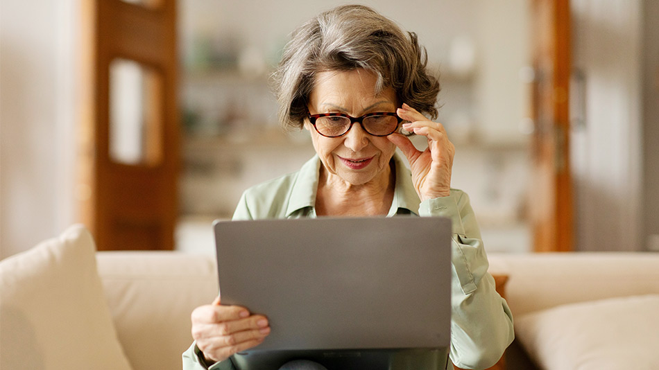 Should I Wear My Old Glasses After Cataract Surgery Cataract Doctor
